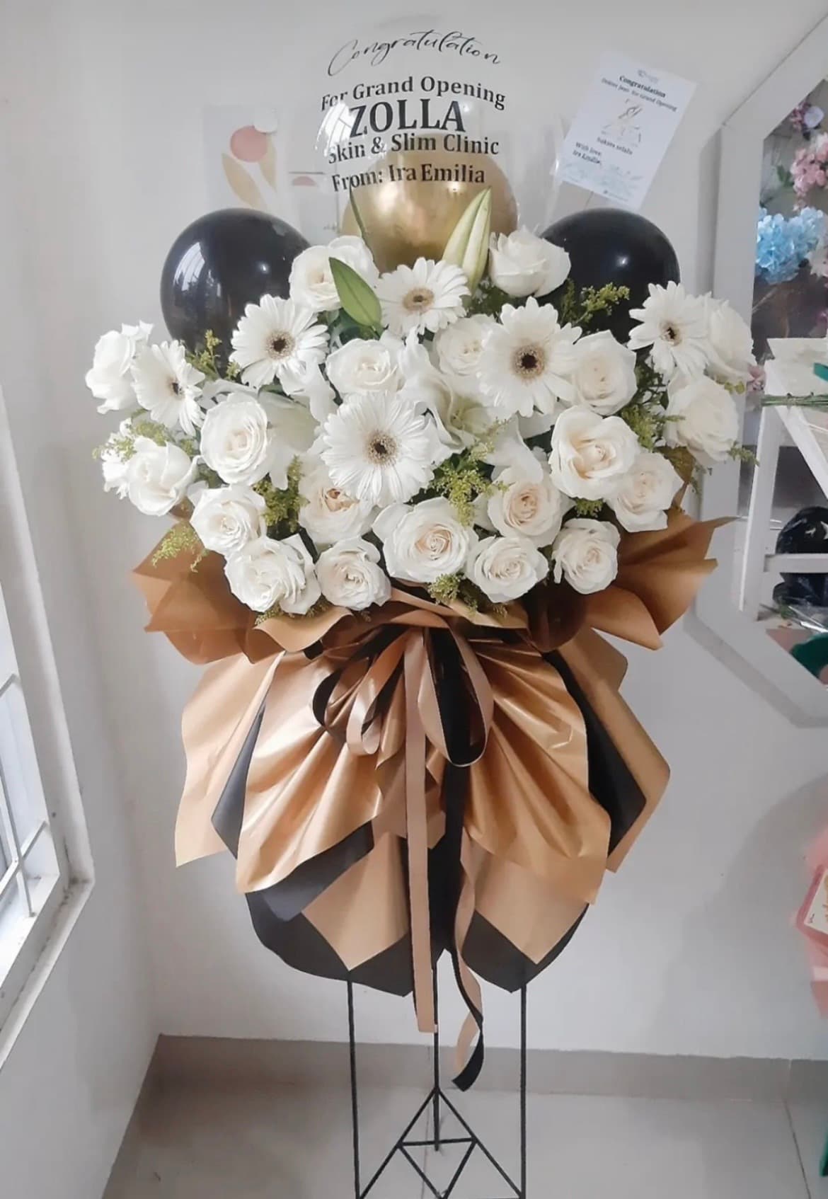 Pastel Congratulations Gold dari Biorona Florist