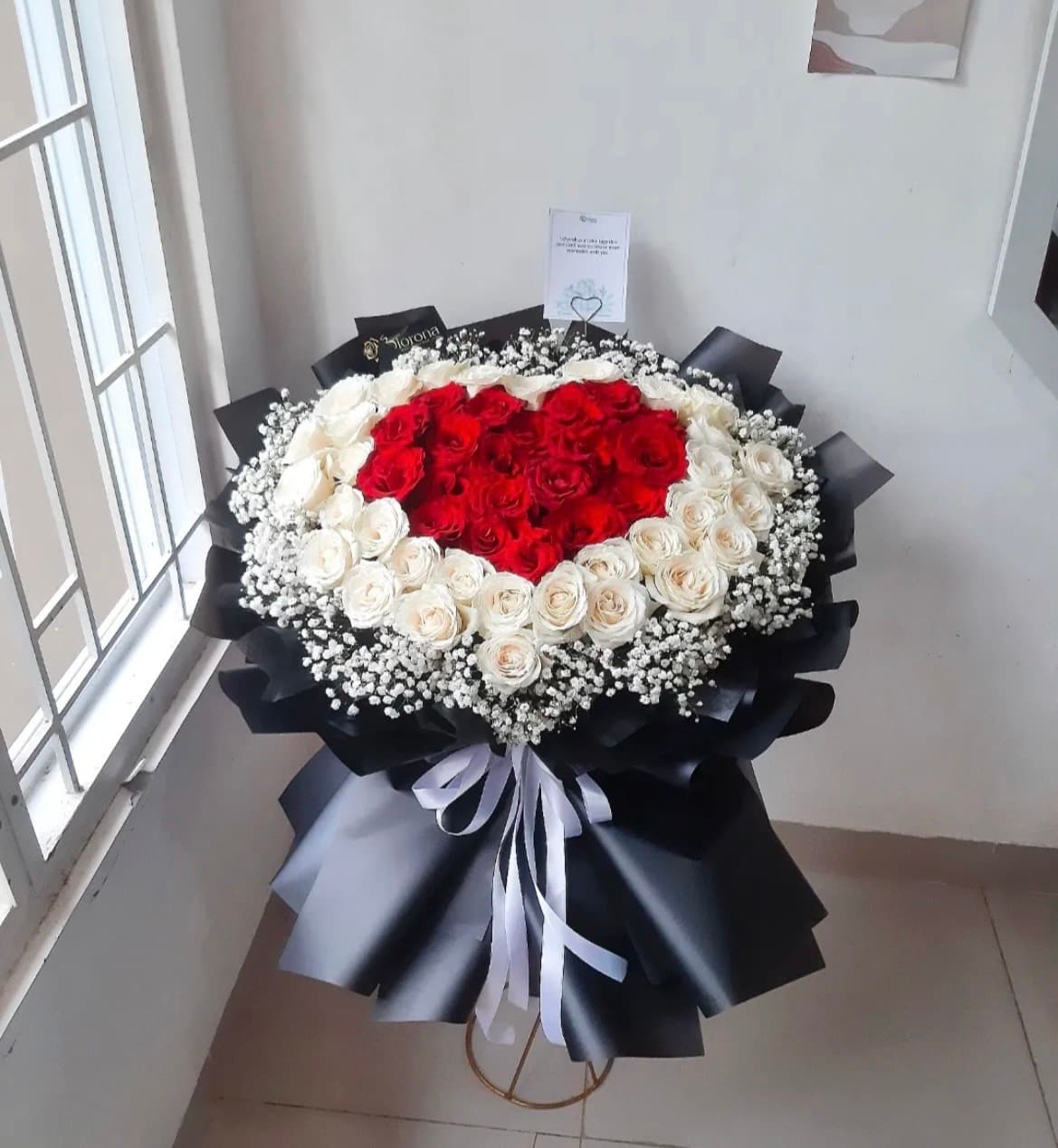 Biorona Roses Noir dari Biorona Florist
